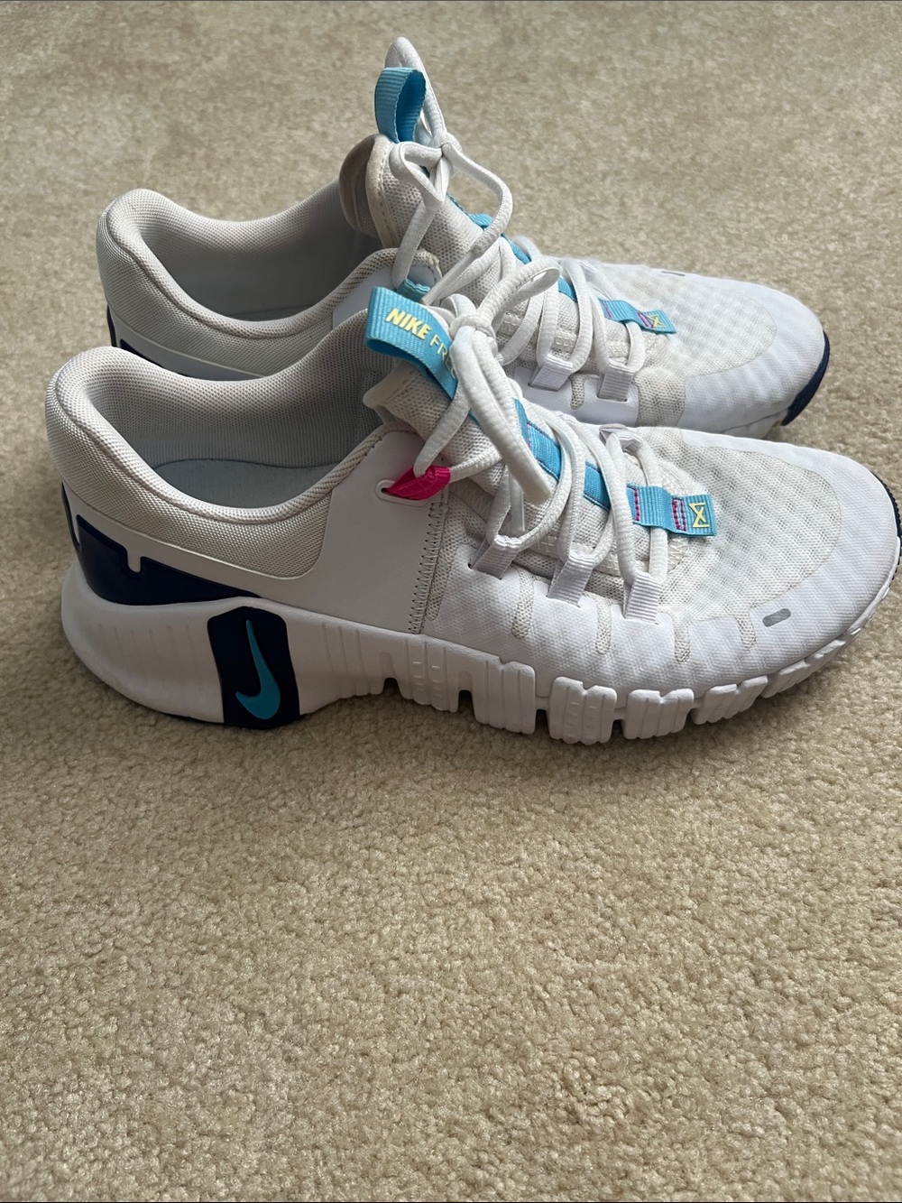 Nike Free Metcon Women’s White Sneakers with Blue/Pink Accents Size 9.5